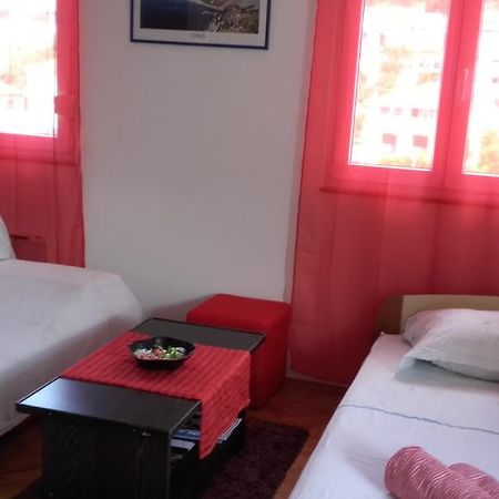 Apartment Max Omiš Exteriör bild