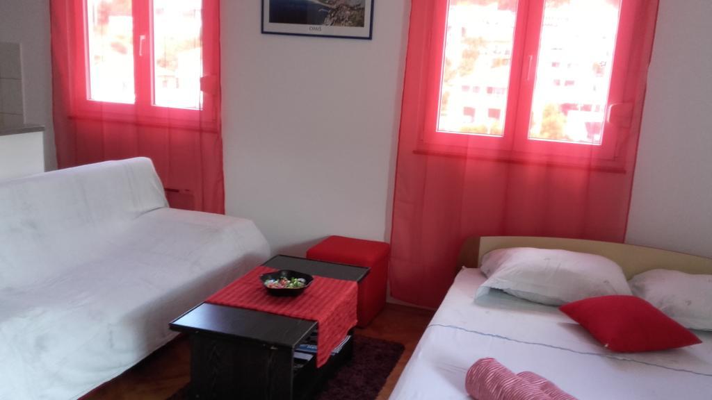Apartment Max Omiš Exteriör bild