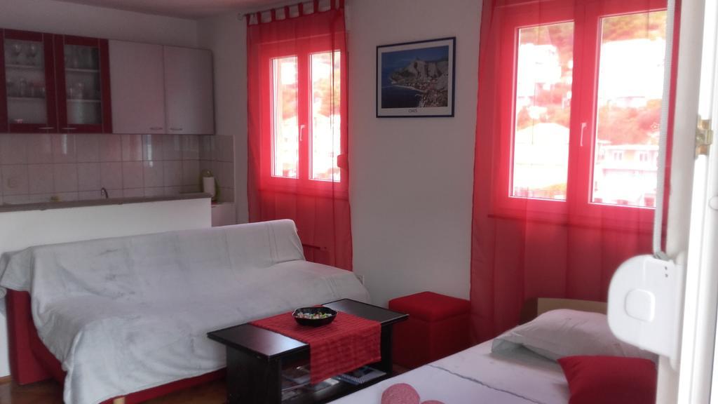 Apartment Max Omiš Exteriör bild