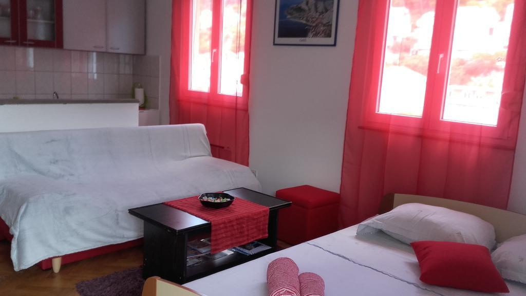 Apartment Max Omiš Exteriör bild