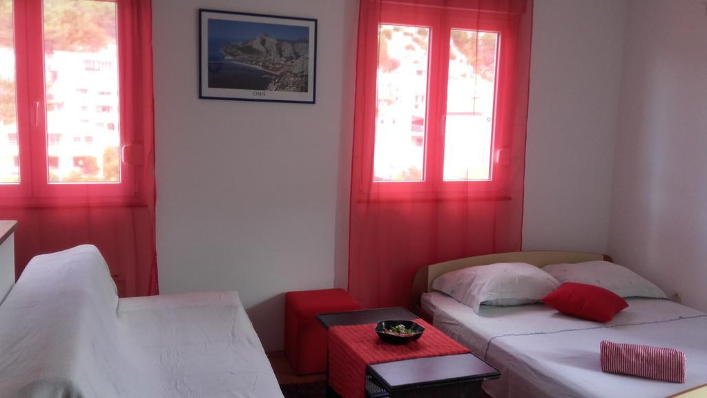 Apartment Max Omiš Exteriör bild