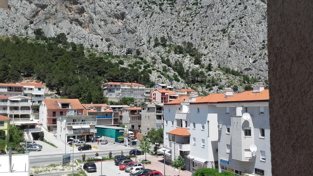 Apartment Max Omiš Exteriör bild