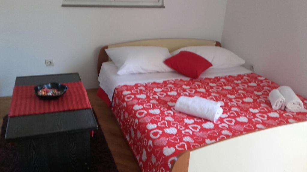 Apartment Max Omiš Exteriör bild