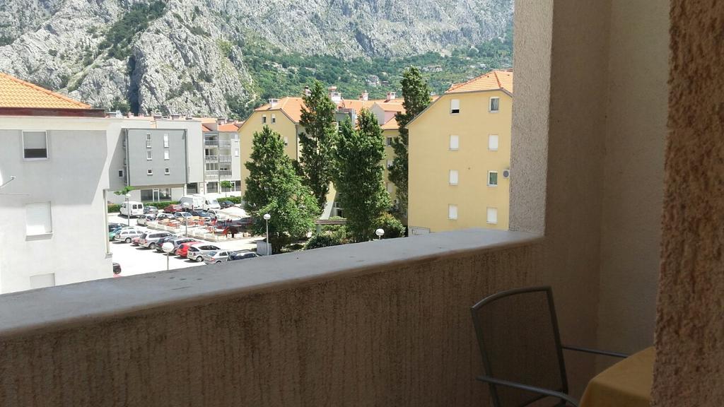 Apartment Max Omiš Exteriör bild