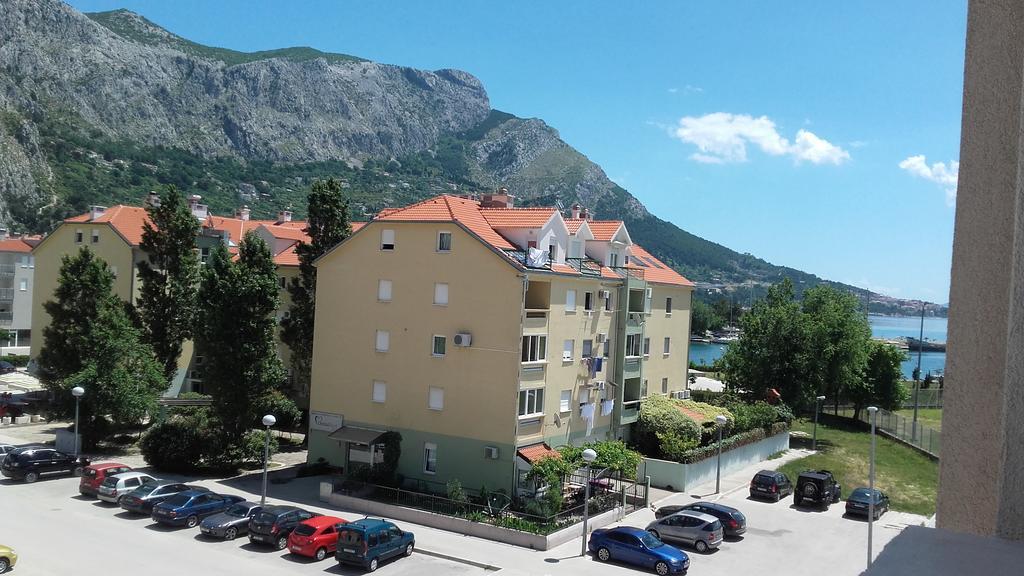 Apartment Max Omiš Exteriör bild