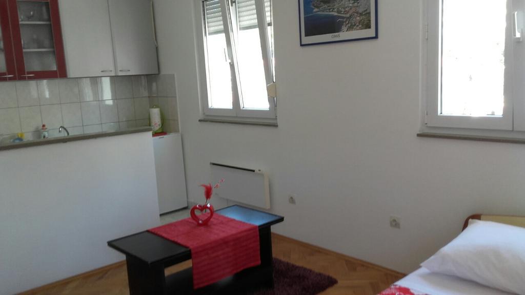 Apartment Max Omiš Exteriör bild